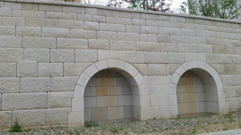 위례신도시 아치성벽쌓기